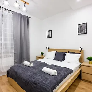 Cracow Rent - Spacious For 2-7 People In Quiet Area - Kolberga Street Nr 3 - 10 Min To Main Square By Foot Cracovia
